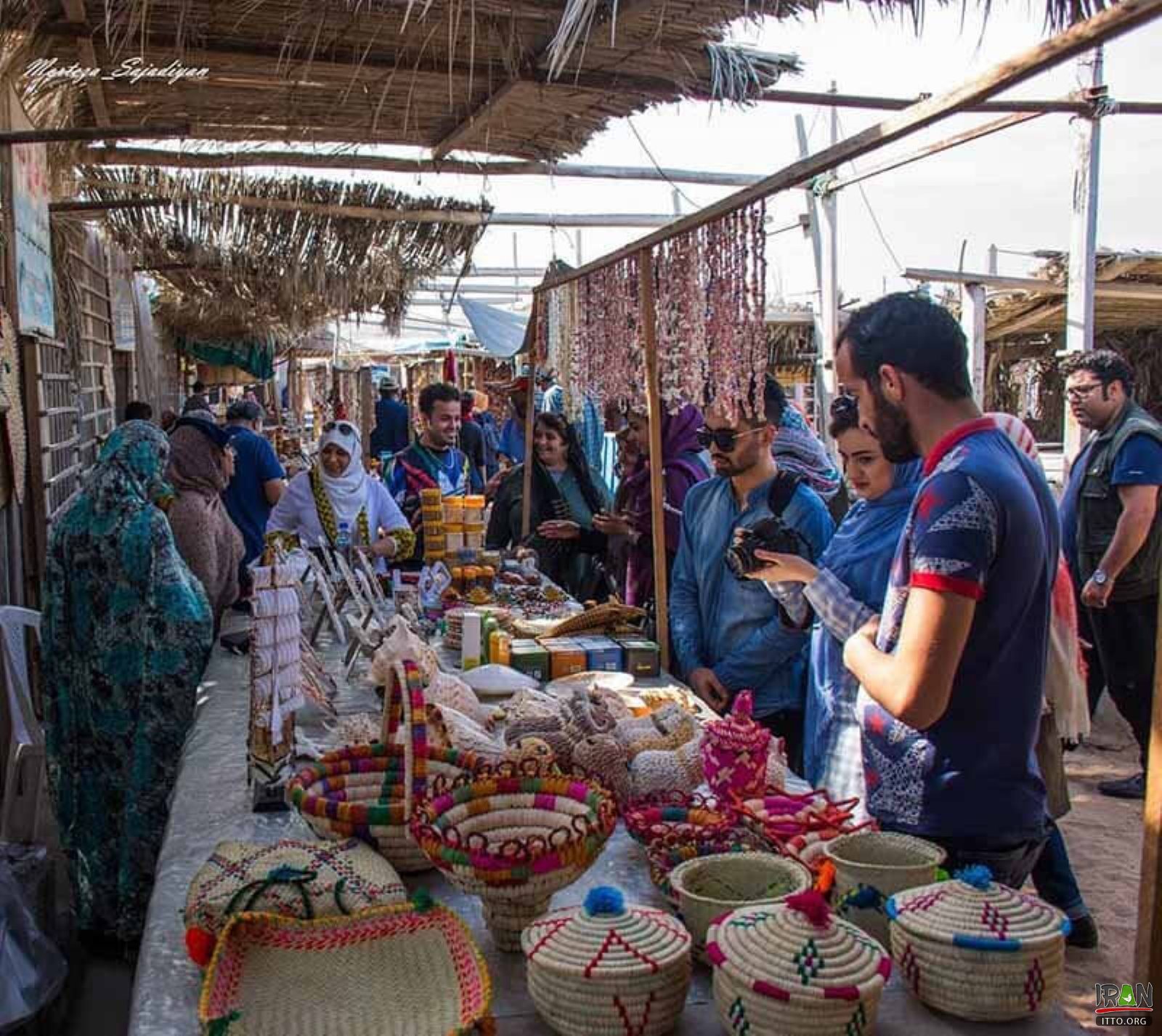 بهترین بازارها و مراکز خرید در قشم: راهنمای کامل خرید با تخفیفان قشم