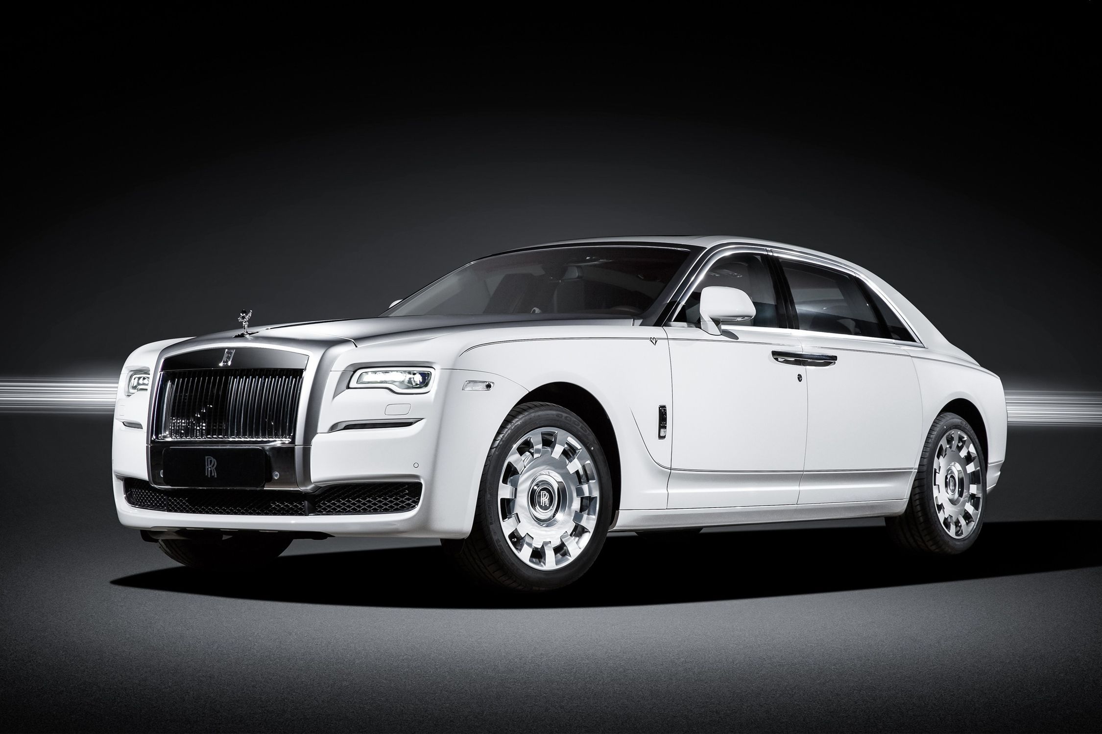 Luxury Trip to Kish: Rent a Rolls-Royce with Airport Delivery